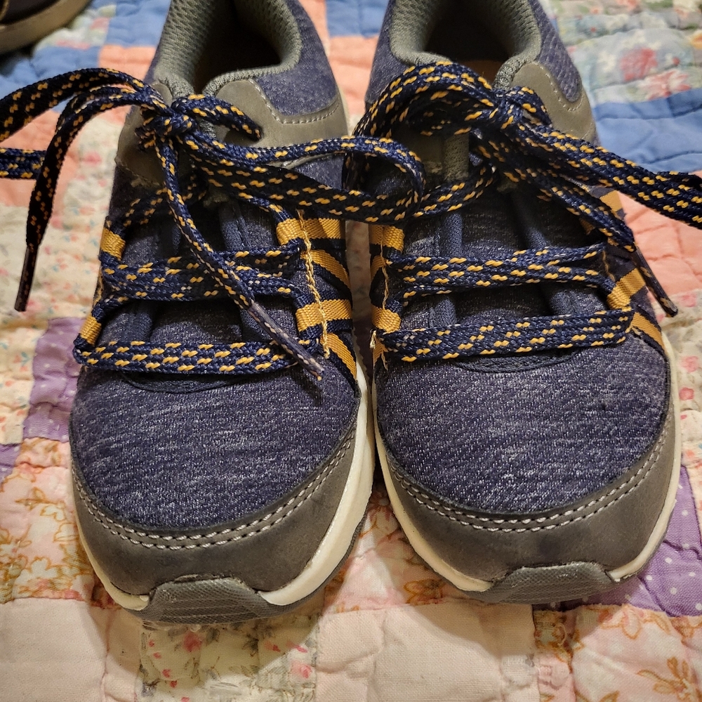 OshKosh Bgosh boys shoes size 10